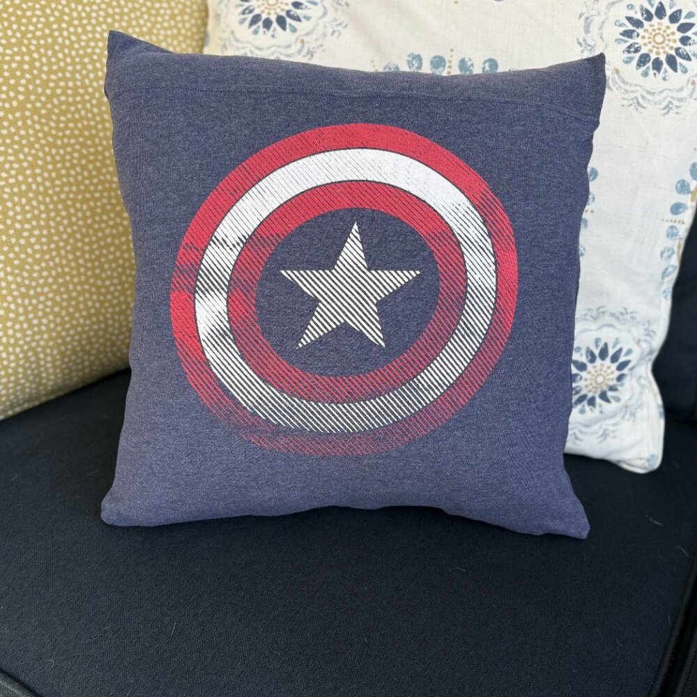 Captain America Marvel Comics Handmade upcycled t-shirt 16x16 Throw pillow cover